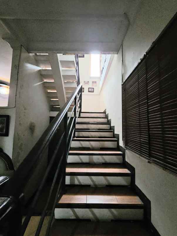 dijual rumah pertigious residence