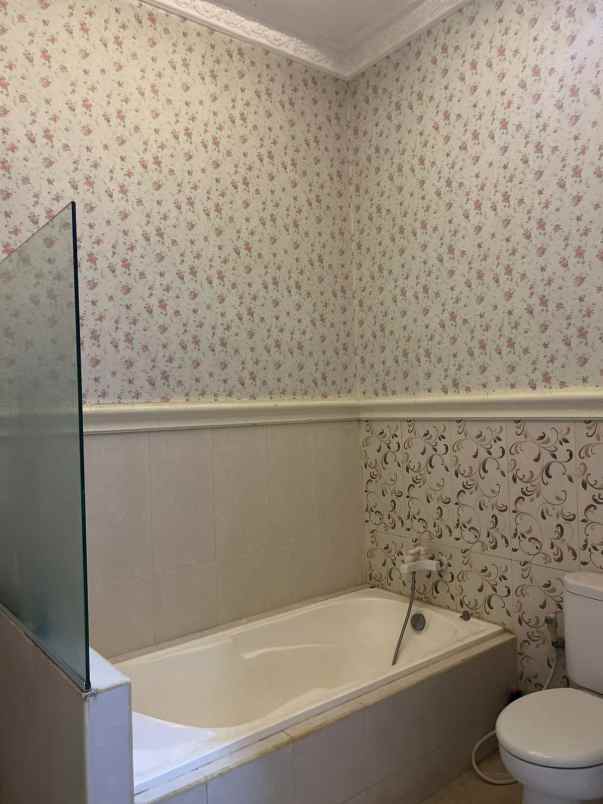 dijual rumah perum aur kuning