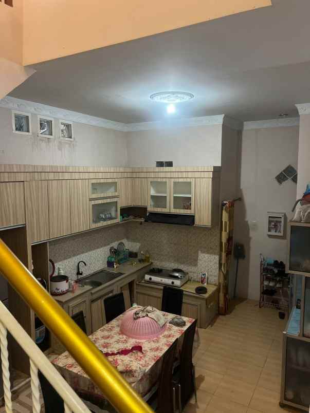 dijual rumah perum aur kuning