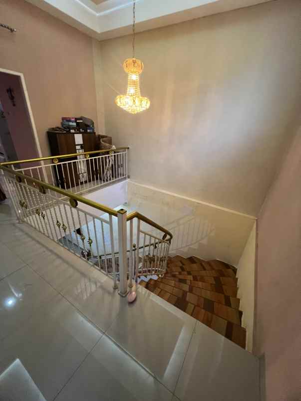 dijual rumah perum aur kuning