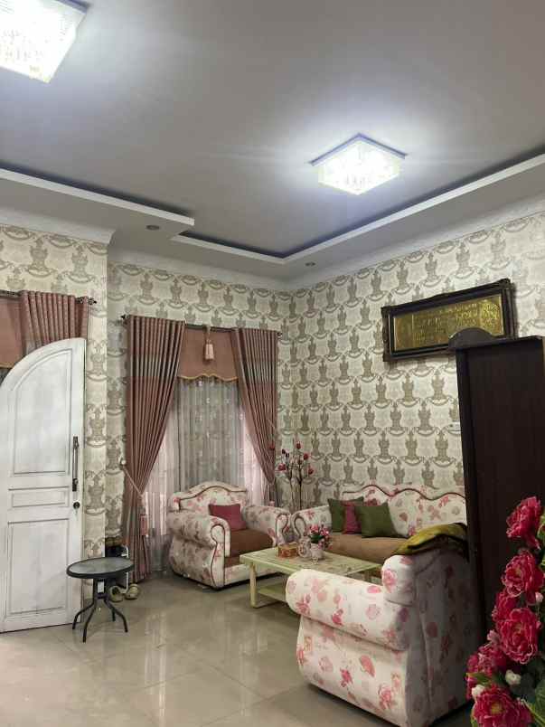 dijual rumah perum aur kuning