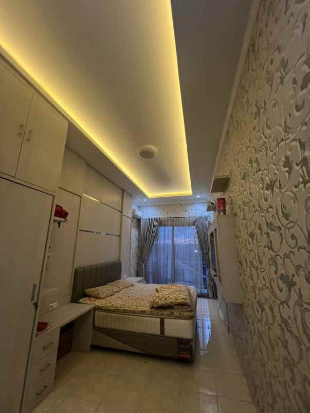 dijual rumah perum aur kuning