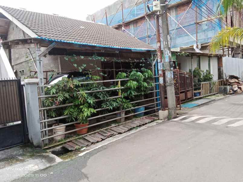 dijual rumah perumahan serua permai