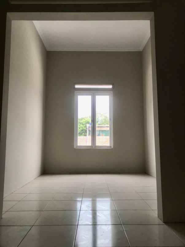 dijual rumah perumahan taman anyelir