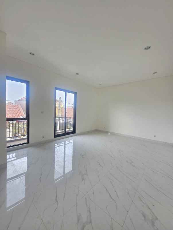 dijual rumah perumahan villa melati mas