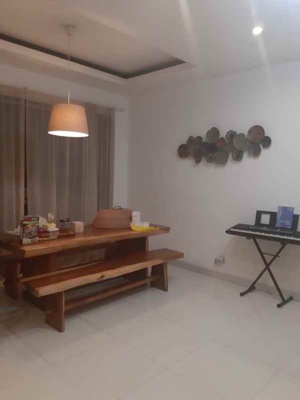 dijual rumah pesanggrahan jatibening baru