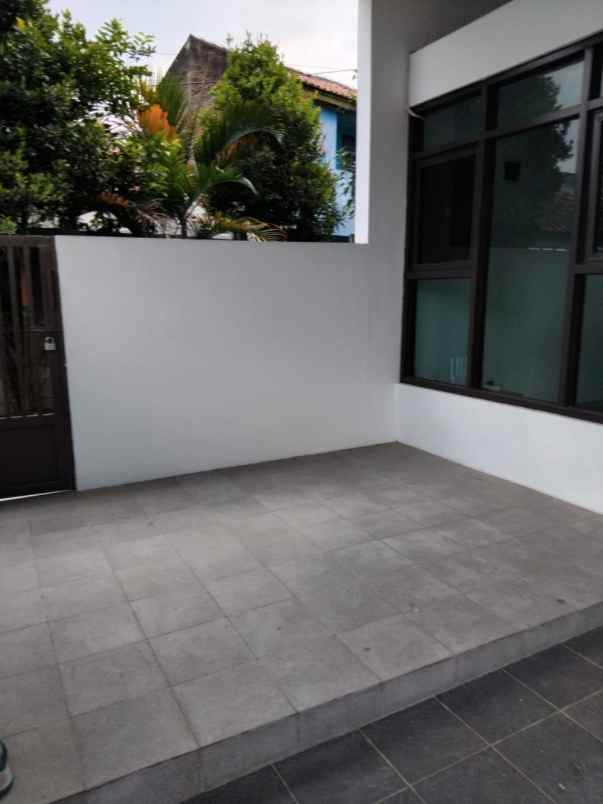 dijual rumah pinus regency