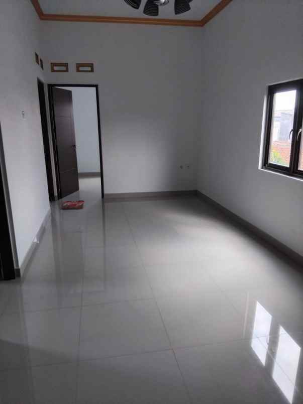 dijual rumah pinus regency