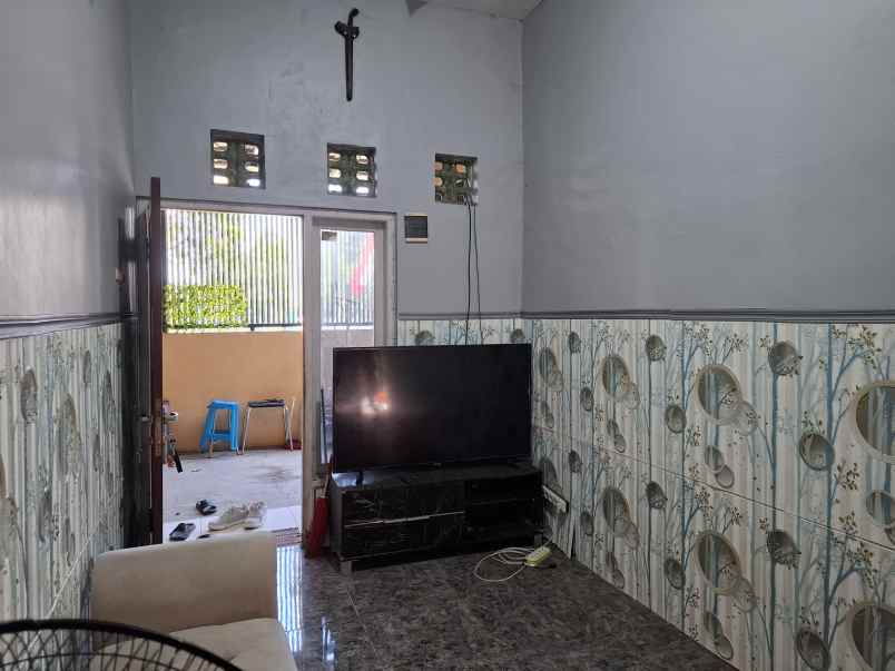 dijual rumah pojok di bumi tegal besar jember