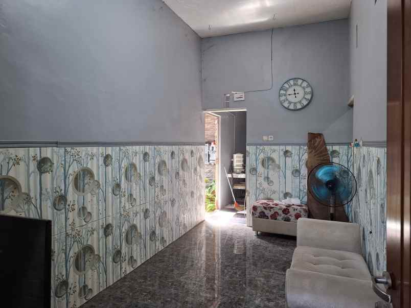 dijual rumah pojok di bumi tegal besar jember