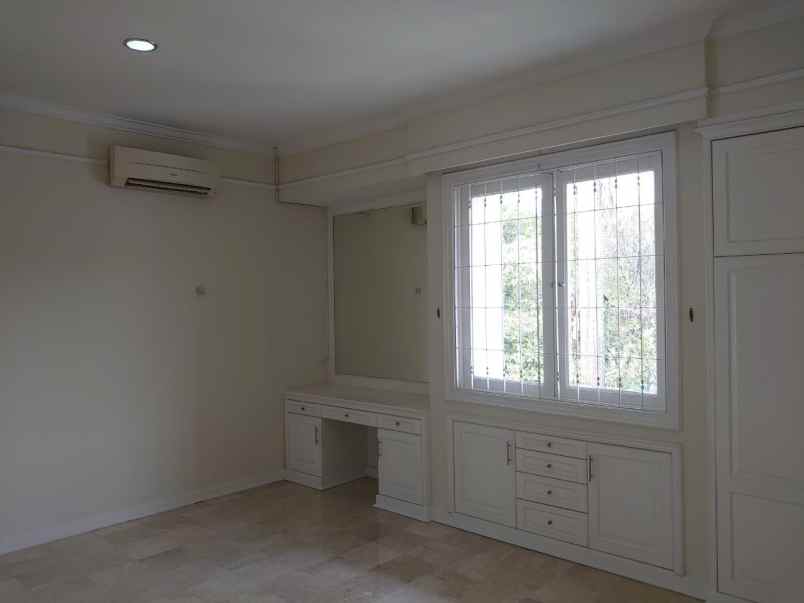 dijual rumah pondok indah