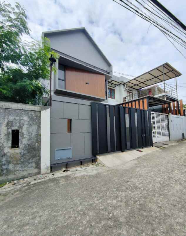 dijual rumah pondok kelapa