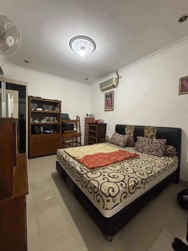 dijual rumah pondok kelapa