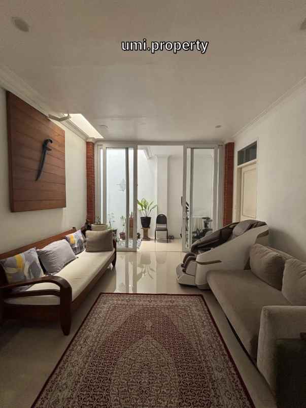dijual rumah pondok kelapa