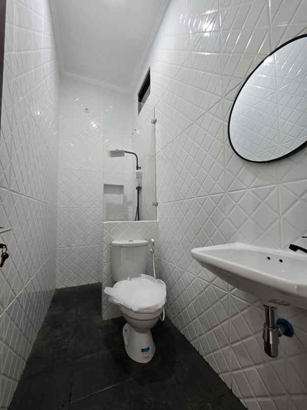 dijual rumah pondok kelapa