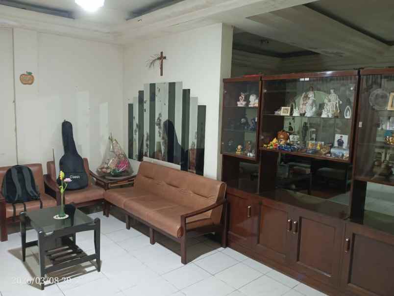 dijual rumah pucang jajar