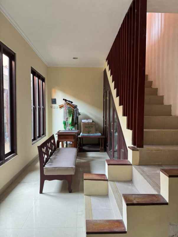 dijual rumah puri surya jaya