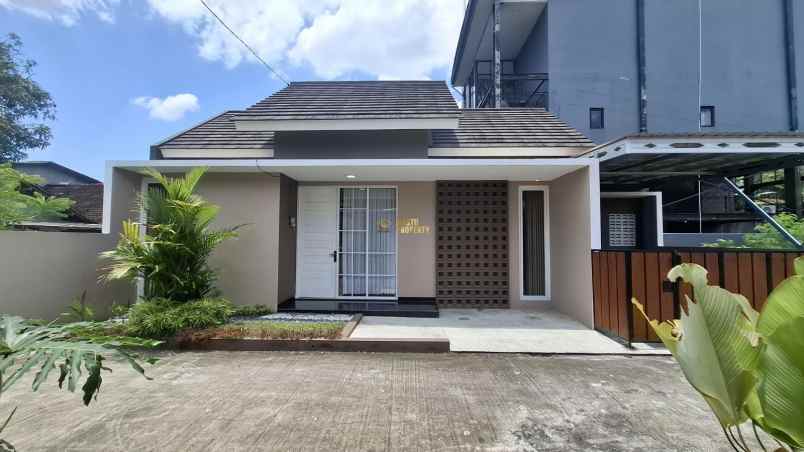 dijual rumah purwomartani kalasan