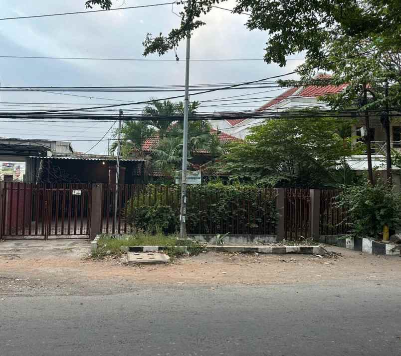 dijual rumah raya tenggilis mejoyo