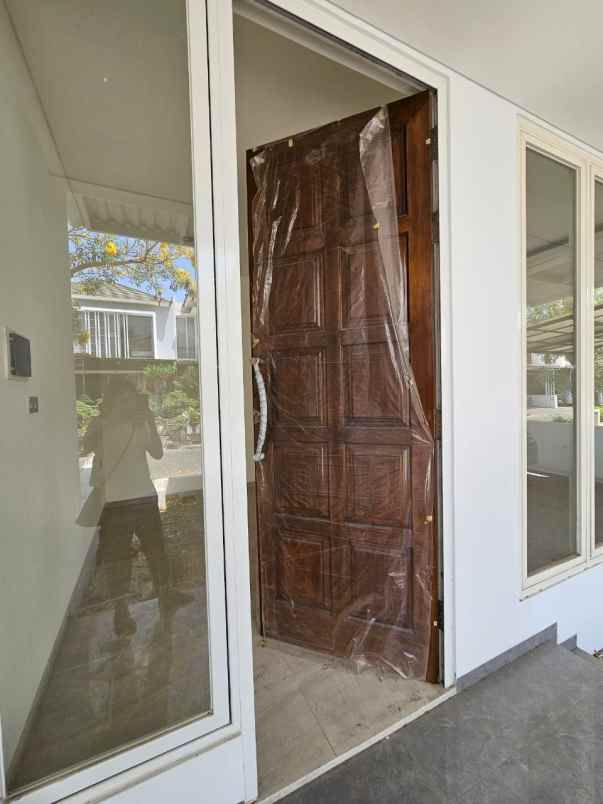 dijual rumah royal residence