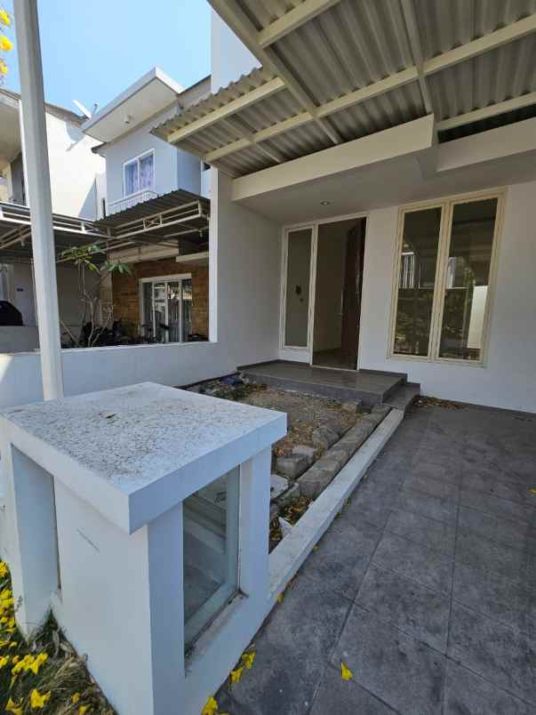 dijual rumah royal residence