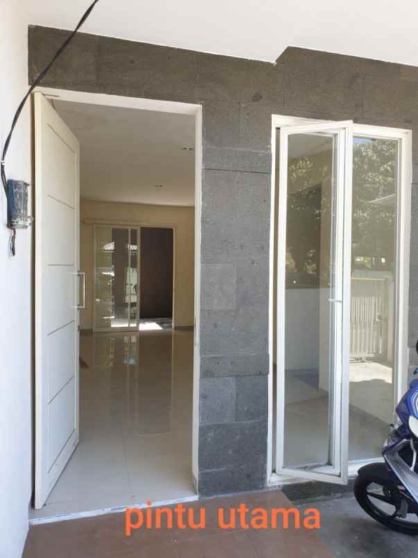 dijual rumah rungkut asri