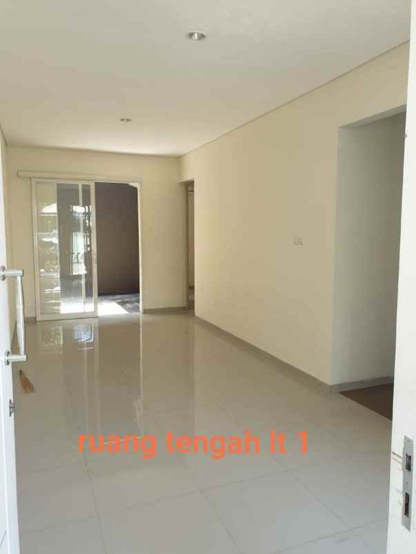 dijual rumah rungkut asri