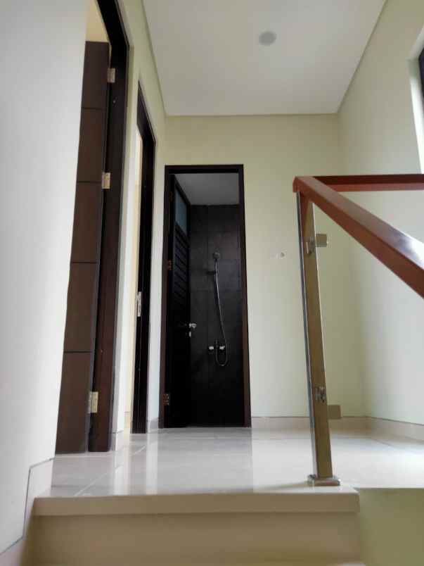 dijual rumah safira gold