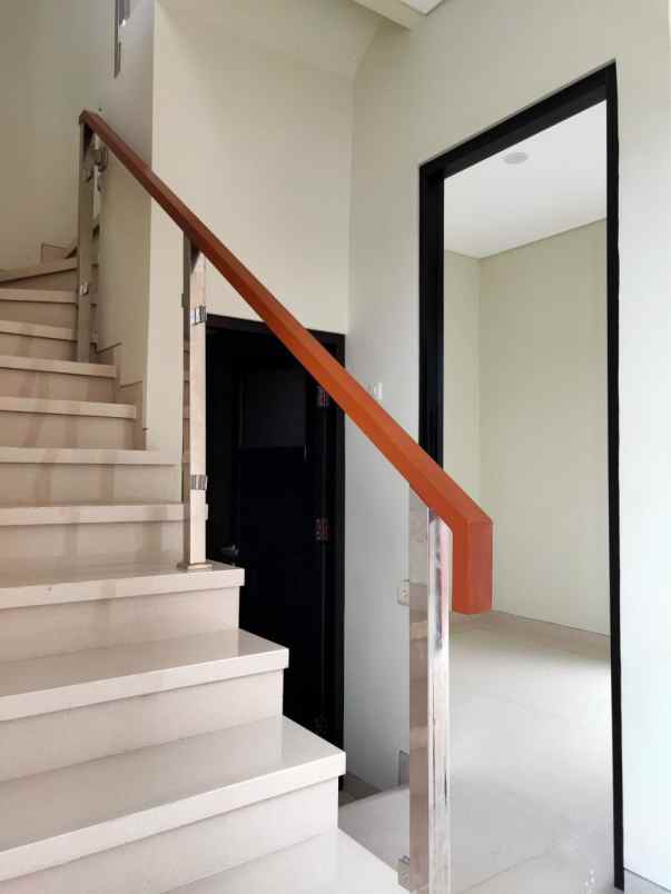 dijual rumah safira gold