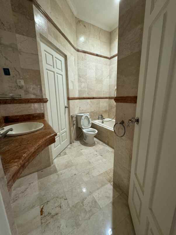 dijual rumah san diego pakuwon city