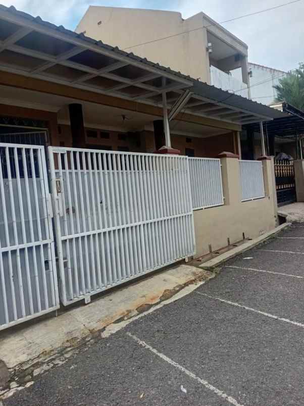 dijual rumah sari indah babakan sari