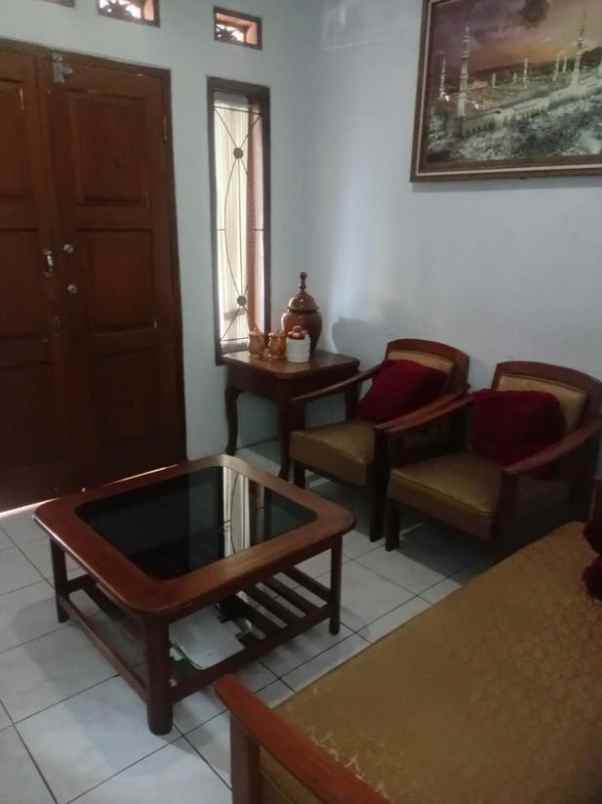 dijual rumah sari indah babakan sari