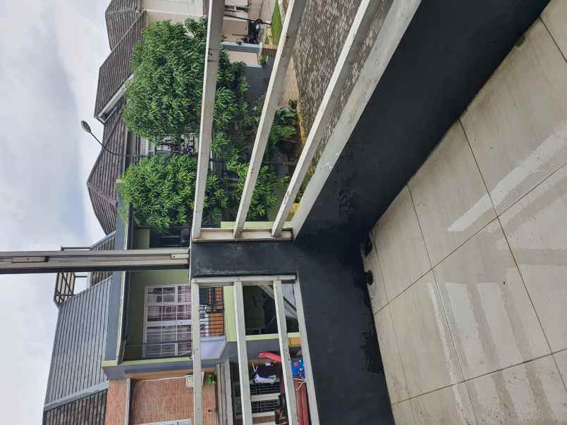 dijual rumah sawah lama ciputat