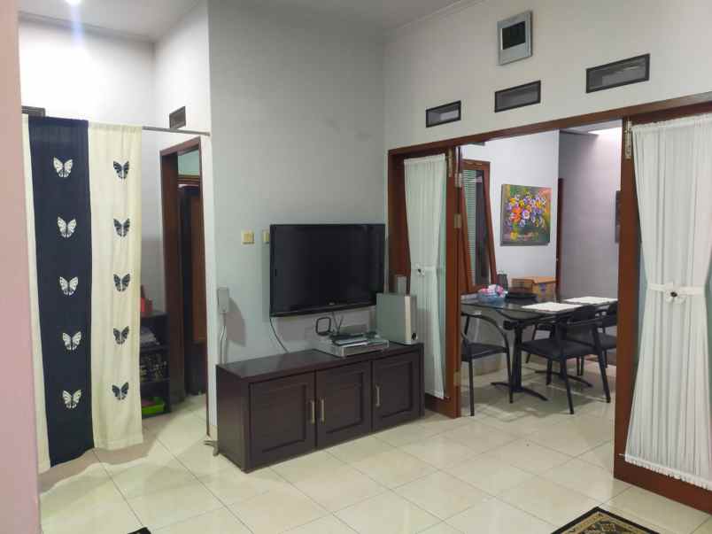 dijual rumah setraduta sariwangi
