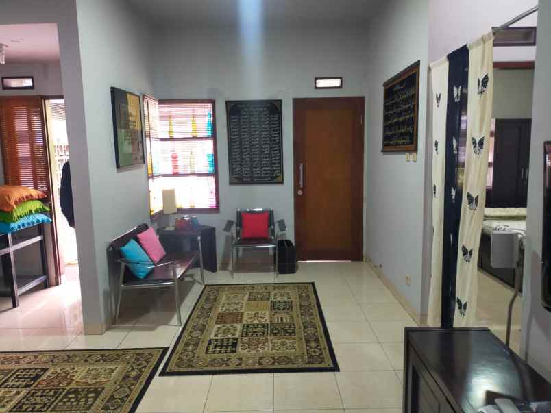 dijual rumah setraduta sariwangi