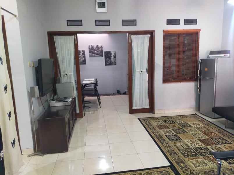 dijual rumah setraduta sariwangi