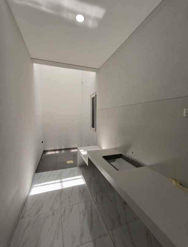 dijual rumah setro timur