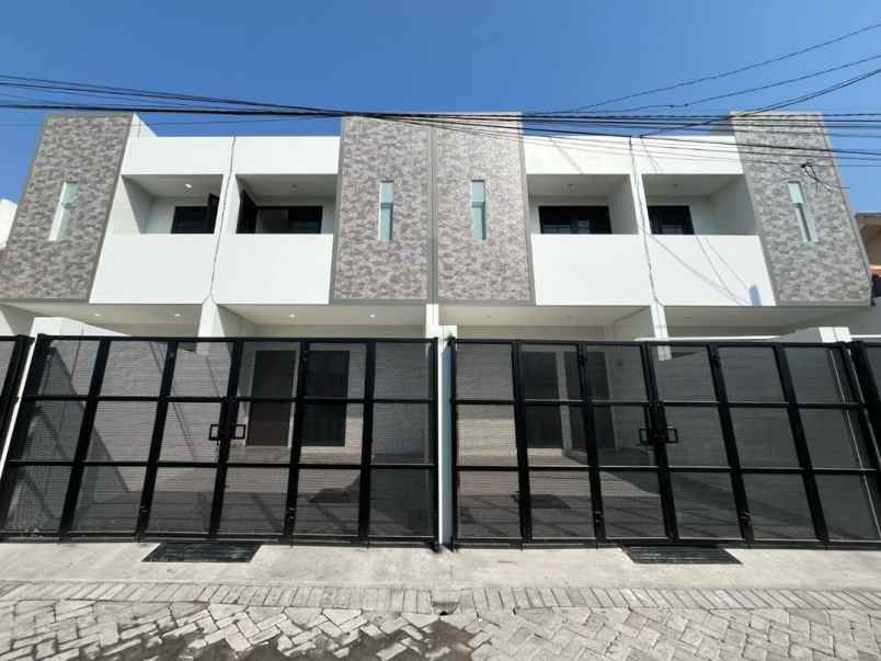 dijual rumah setro timur