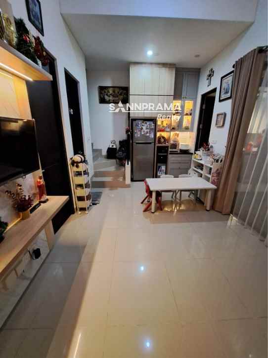 dijual rumah shila sawangan