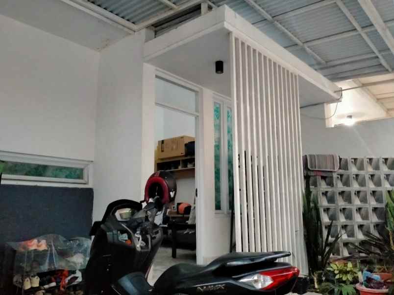 dijual rumah siap huni di komplek cihanjuang