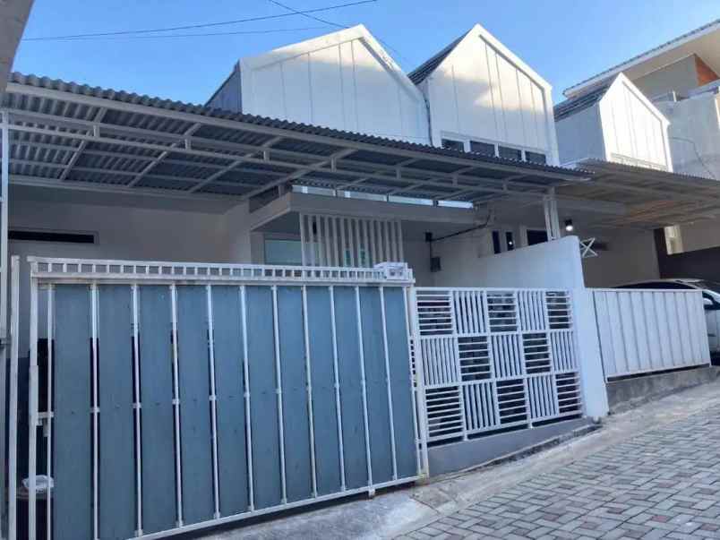 dijual rumah siap huni di komplek cihanjuang