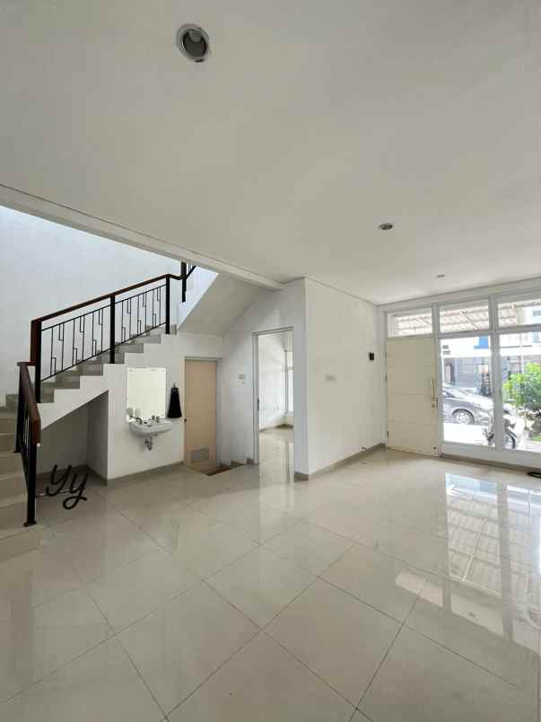 dijual rumah siaphuni di metland menteng dalam cluster