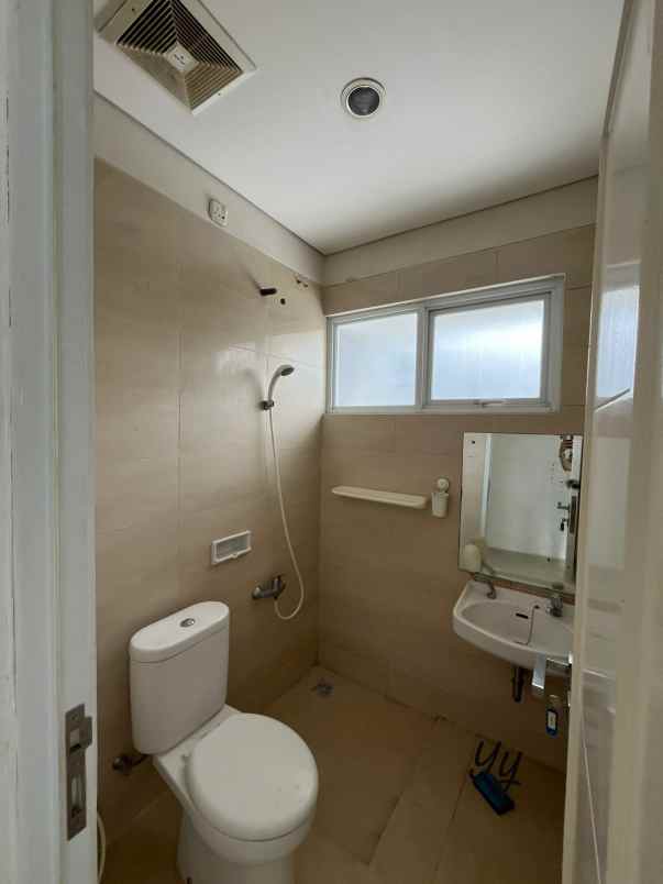 dijual rumah siaphuni di metland menteng dalam cluster