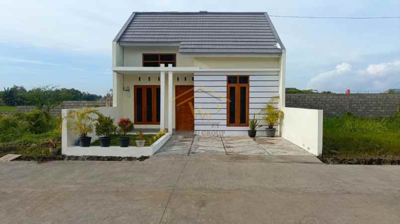 dijual rumah sidoluhur