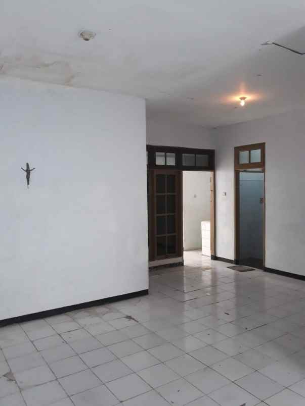 dijual rumah simpang darmo permai