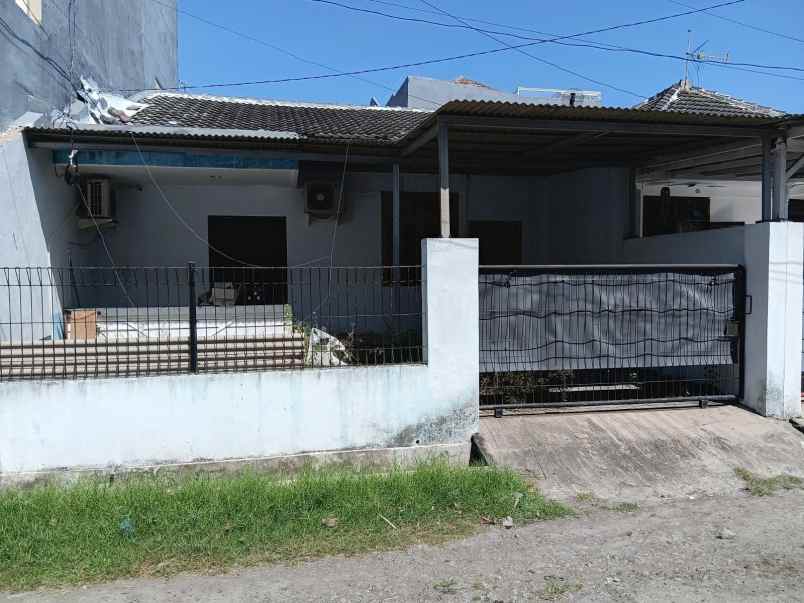 dijual rumah simpang darmo permai