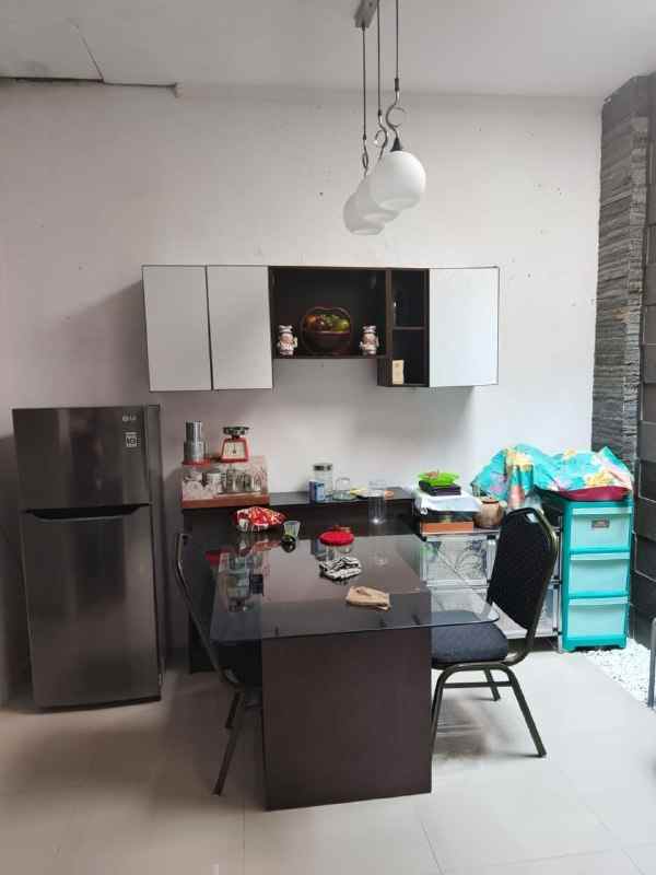 dijual rumah sukolilo dian regency