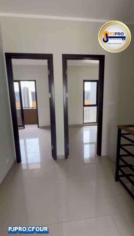 dijual rumah summarecon crown gading