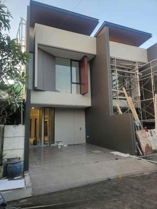 dijual rumah sutorejo prima