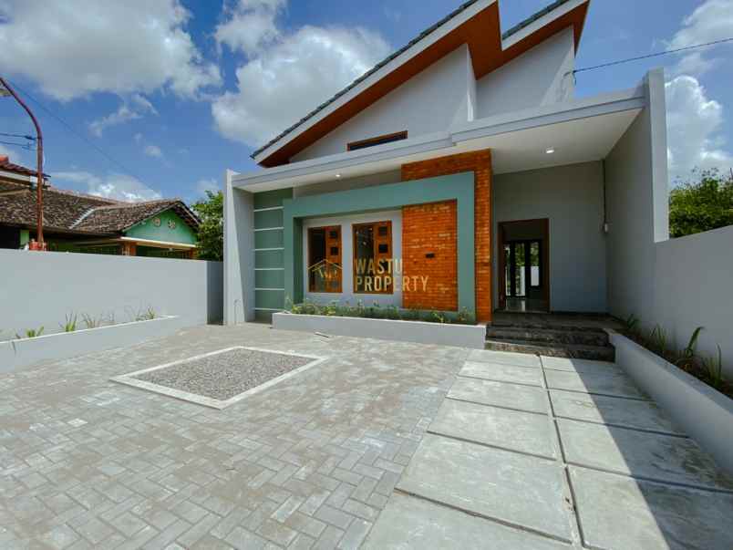 dijual rumah tamanmartani kalasan